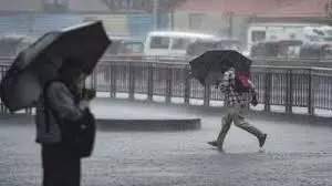 Weather: तेज बारिश और आंधी से गर्मी से राहत, इन राज्यों में अलर्ट जारी Weather: तेज बारिश और आंधी से गर्मी से राहत, इन राज्यों में अलर्ट जारी