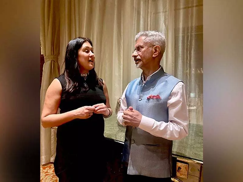 वेव्स शिखर सम्मेलन में जयशंकर ने ब्रिटिश संस्कृति मंत्री नंदी से की बातचीत वेव्स शिखर सम्मेलन में जयशंकर ने ब्रिटिश संस्कृति मंत्री नंदी से की बातचीत