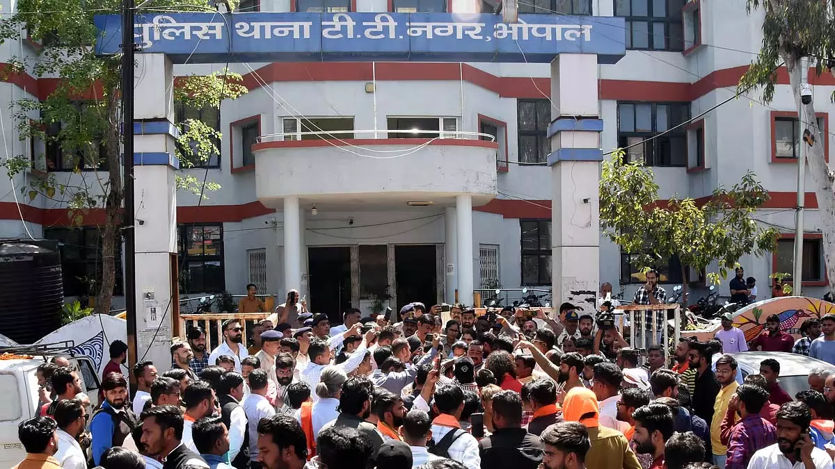 लव जिहाद की राजनीति तेज़, 2 मई को भोपाल में धरना देगी BJP लव जिहाद की राजनीति तेज़, 2 मई को भोपाल में धरना देगी BJP