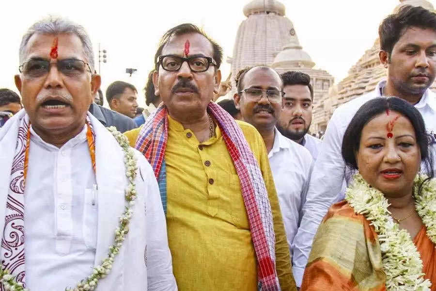 दीघा मंदिर यात्रा के बाद दिलीप घोष को BJP की आलोचना का सामना करना पड़ा दीघा मंदिर यात्रा के बाद दिलीप घोष को BJP की आलोचना का सामना करना पड़ा