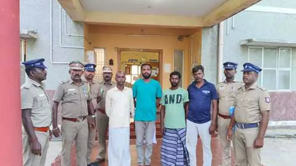 ग्राम प्रधान की हत्या: बेटे समेत 4 लोग गिरफ्तार ग्राम प्रधान की हत्या: बेटे समेत 4 लोग गिरफ्तार