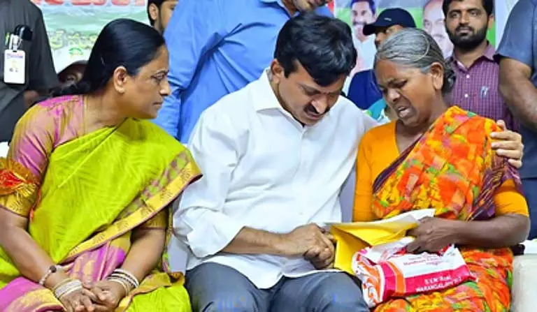 Telangana: राजस्व विभाग ने 28 जिलों में भूभारती अधिनियम लागू किया Telangana: राजस्व विभाग ने 28 जिलों में भूभारती अधिनियम लागू किया