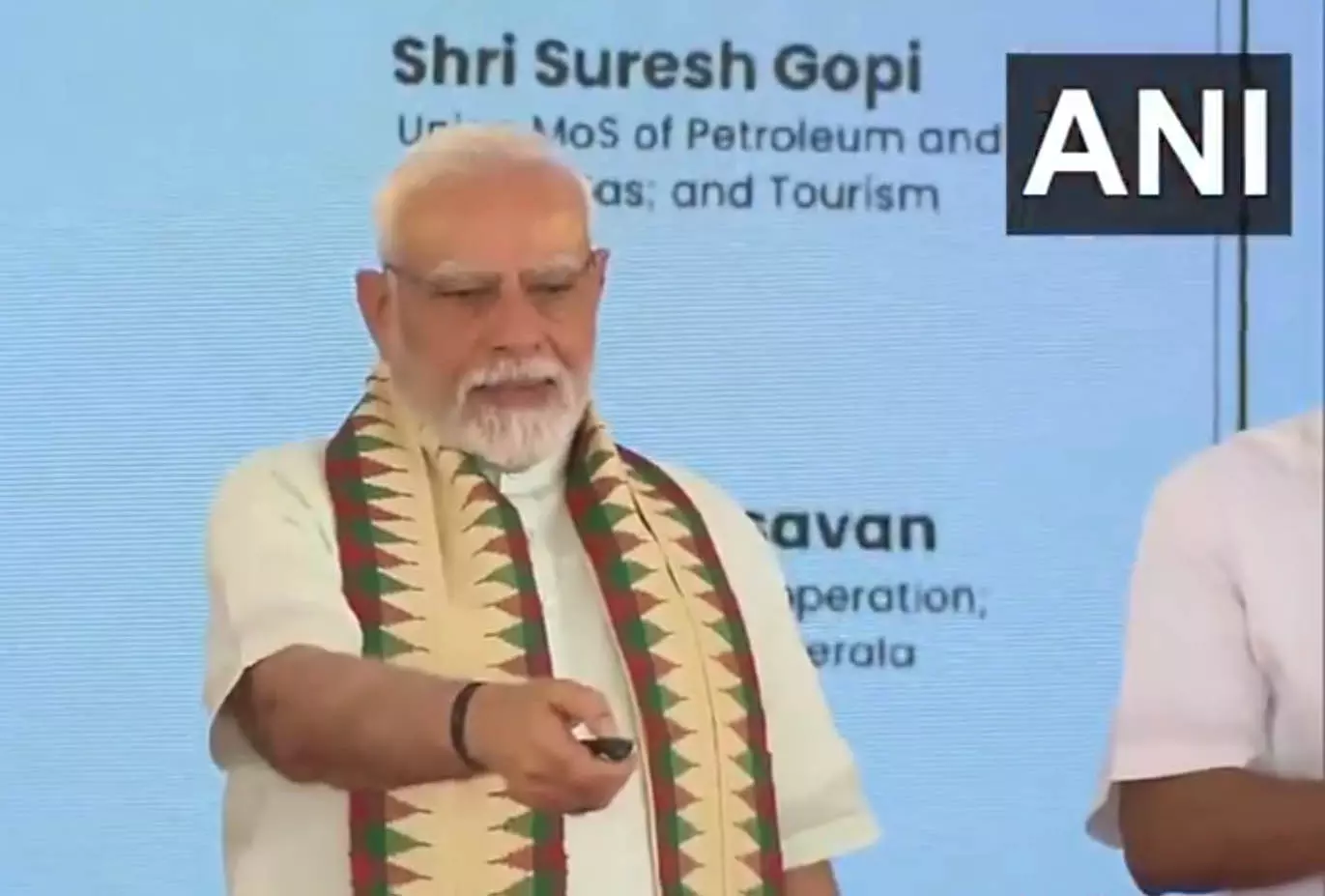 प्रधानमंत्री मोदी ने विझिनजाम अंतरराष्ट्रीय बंदरगाह का उद्घाटन किया प्रधानमंत्री मोदी ने विझिनजाम अंतरराष्ट्रीय बंदरगाह का उद्घाटन किया