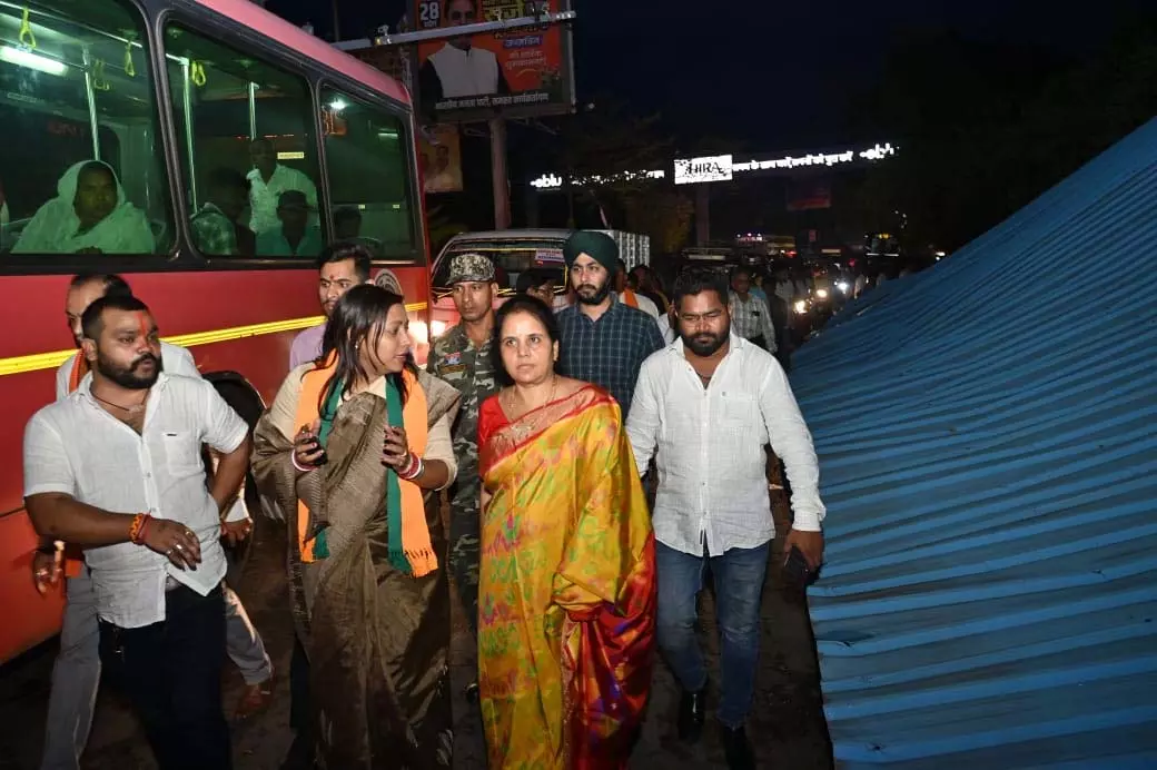 महापौर मीनल चौबे ने क्षतिग्रस्त नमस्ते चौक का किया निरीक्षण महापौर मीनल चौबे ने क्षतिग्रस्त नमस्ते चौक का किया निरीक्षण