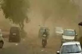 Punjab: भारी बारिश और तूफान के कारण तापमान में गिरावट Punjab: भारी बारिश और तूफान के कारण तापमान में गिरावट