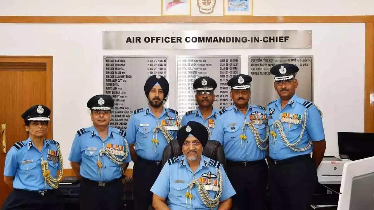 एयर मार्शल तेजिंदर सिंह भारतीय वायुसेना के प्रशिक्षण कमान के AOC-in-C एयर मार्शल तेजिंदर सिंह भारतीय वायुसेना के प्रशिक्षण कमान के AOC-in-C