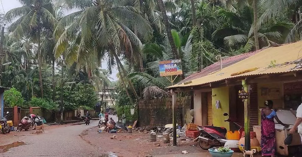 Gokarna: एक जीर्ण-शीर्ण मछली बाज़ार जो अब उपयोग में नहीं आता Gokarna: एक जीर्ण-शीर्ण मछली बाज़ार जो अब उपयोग में नहीं आता