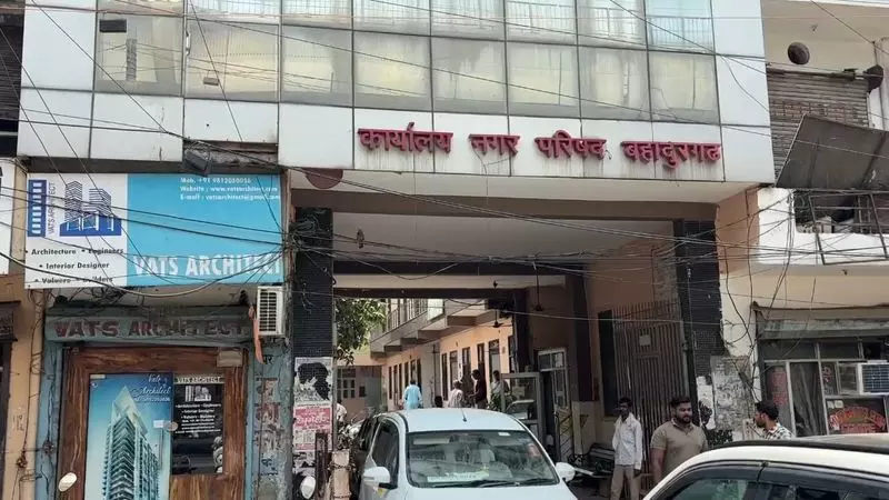 Bahadurgarh के सरकारी दफ्तरों पर 10 करोड़ रुपये का संपत्ति कर बकाया Bahadurgarh के सरकारी दफ्तरों पर 10 करोड़ रुपये का संपत्ति कर बकाया