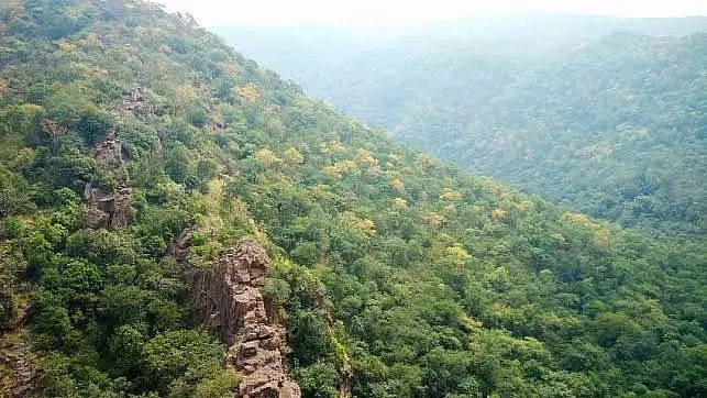 Sandur : अयस्क ब्लॉक की नीलामी पुरानी अन्वेषण रिपोर्ट पर आधारित Sandur : अयस्क ब्लॉक की नीलामी पुरानी अन्वेषण रिपोर्ट पर आधारित
