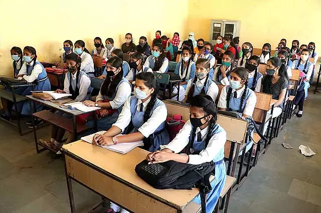 CBSE ने खत्म की अनिवार्य पासिंग व्यवस्था! कक्षा 3, 5, 8 में कम अंक आए तो छात्र होगा फेल CBSE ने खत्म की अनिवार्य पासिंग व्यवस्था! कक्षा 3, 5, 8 में कम अंक आए तो छात्र होगा फेल