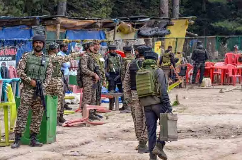 पहलगाम आतंकी हमले में मारे गए 26 पर्यटकों को शहीद का दर्जा देने की मांग को लेकर HC में याचिका दायर पहलगाम आतंकी हमले में मारे गए 26 पर्यटकों को शहीद का दर्जा देने की मांग को लेकर HC में याचिका दायर