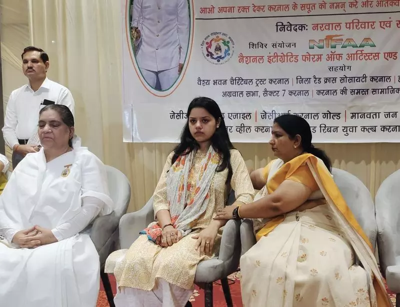 Haryana : लेफ्टिनेंट विनय नरवाल की पत्नी ने उनके जन्मदिन पर देश से की अपील Haryana : लेफ्टिनेंट विनय नरवाल की पत्नी ने उनके जन्मदिन पर देश से की अपील