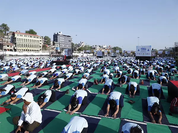नासिक में योग महोत्सव 2025 अंतर्राष्ट्रीय योग दिवस की 50 दिवसीय उल्टी गिनती का प्रतीक नासिक में योग महोत्सव 2025 अंतर्राष्ट्रीय योग दिवस की 50 दिवसीय उल्टी गिनती का प्रतीक