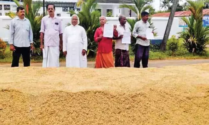 Kerala ; फसल कटने के तीन सप्ताह बाद भी किसान रो रहे Kerala ; फसल कटने के तीन सप्ताह बाद भी किसान रो रहे