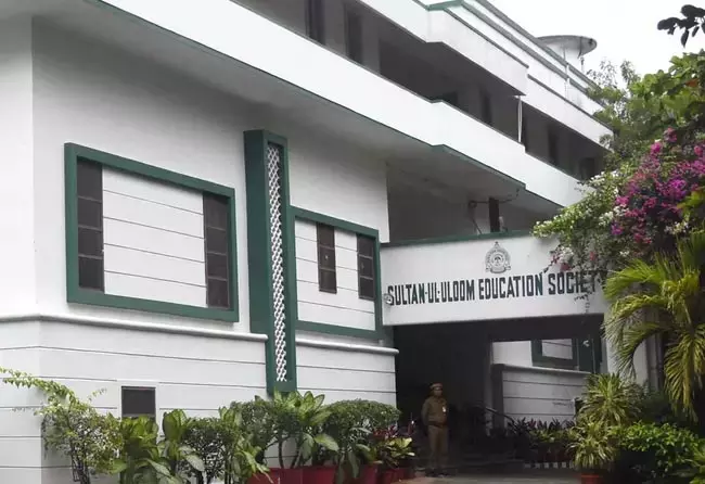 Telangana HC ने सुल्तान उल उलूम समूह को राहत दी Telangana HC ने सुल्तान उल उलूम समूह को राहत दी