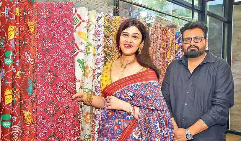 Hyderabad: डी संस पटोला कला प्रदर्शनी शुरू हुई Hyderabad: डी संस पटोला कला प्रदर्शनी शुरू हुई