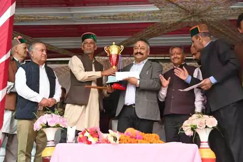 मंत्री ने Shawala village के लिए संपर्क सड़क का उद्घाटन किया मंत्री ने Shawala village के लिए संपर्क सड़क का उद्घाटन किया