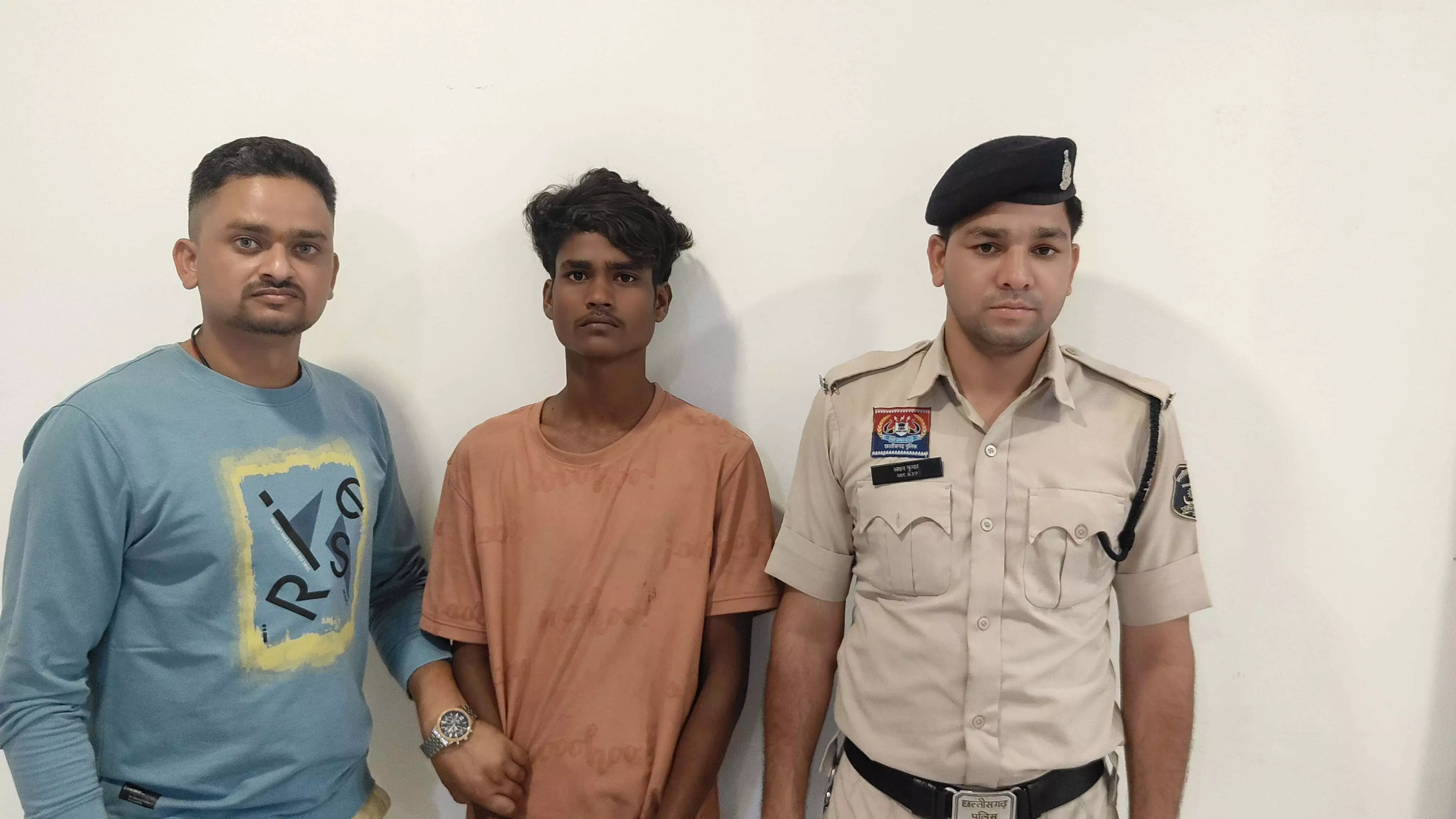 खमतराई हत्याकांड का खुलासा: रास्ता रोककर पैसा माँगा, विरोध पर किया था मर्डर खमतराई हत्याकांड का खुलासा: रास्ता रोककर पैसा माँगा, विरोध पर किया था मर्डर