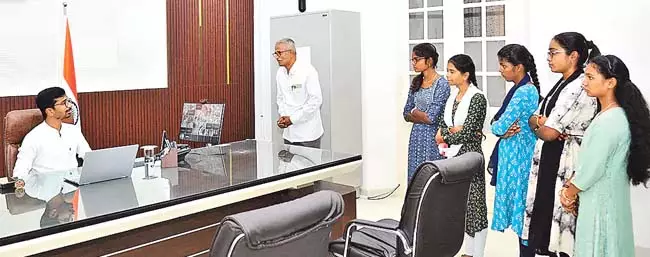 Andhra : प्रतिभाशाली लोगों के लिए हवाई यात्रा शीर्ष दस परिणामों में Andhra : प्रतिभाशाली लोगों के लिए हवाई यात्रा शीर्ष दस परिणामों में