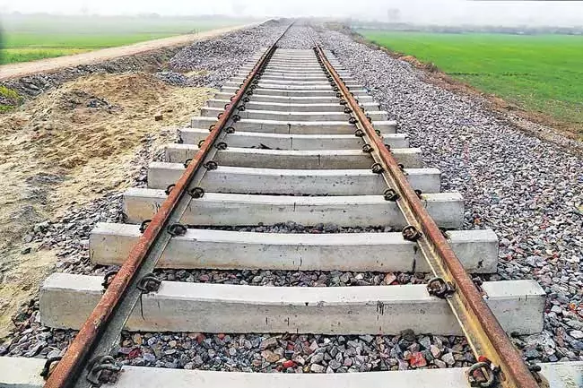 Andhra : अमरावती रेलवे लाइन के लिए 12 गांवों में खंभे चिह्नित करने का काम पूरा हुआ Andhra : अमरावती रेलवे लाइन के लिए 12 गांवों में खंभे चिह्नित करने का काम पूरा हुआ