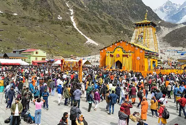 केदारनाथ मंदिर खुला: अगले 6 महीने तक श्रद्धालु कर सकेंगे दर्शन केदारनाथ मंदिर खुला: अगले 6 महीने तक श्रद्धालु कर सकेंगे दर्शन