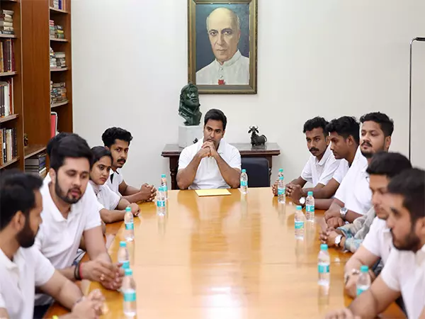 NSUI प्रतिनिधिमंडल ने राहुल गांधी से की मुलाकात, छात्र संघ चुनाव बहाल करने में हस्तक्षेप की मांग की NSUI प्रतिनिधिमंडल ने राहुल गांधी से की मुलाकात, छात्र संघ चुनाव बहाल करने में हस्तक्षेप की मांग की