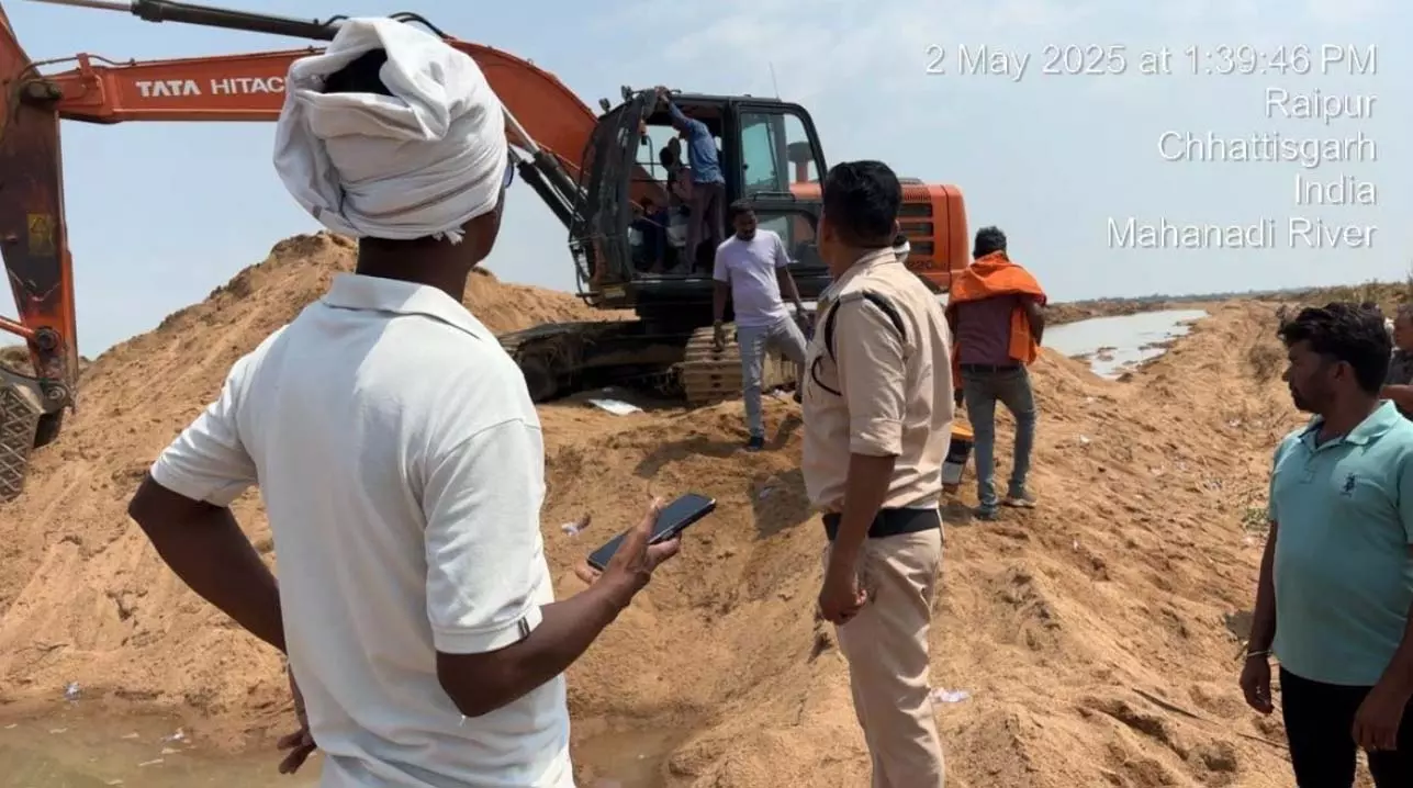 चिंगरौद महानदी क्षेत्र में एक हाइवा और एक चैन माउंटेन वाहन जप्त चिंगरौद महानदी क्षेत्र में एक हाइवा और एक चैन माउंटेन वाहन जप्त