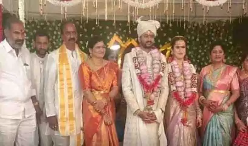 Vemulawada के व्यक्ति ने इतालवी महिला से शादी की Vemulawada के व्यक्ति ने इतालवी महिला से शादी की
