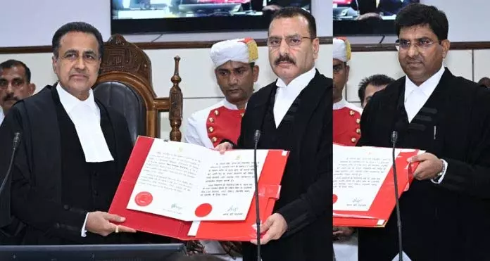Jammu: मुख्य न्यायाधीश ने दो नवनियुक्त न्यायाधीशों को शपथ दिलाई Jammu: मुख्य न्यायाधीश ने दो नवनियुक्त न्यायाधीशों को शपथ दिलाई
