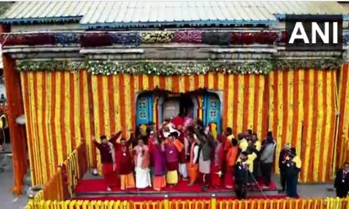 बाबा केदारनाथ के कपाट खुले, वीडियो