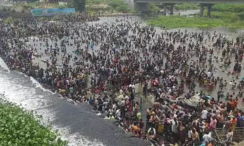 कोडीवेरी बांध पर पर्यटकों की भीड़ उमड़ी