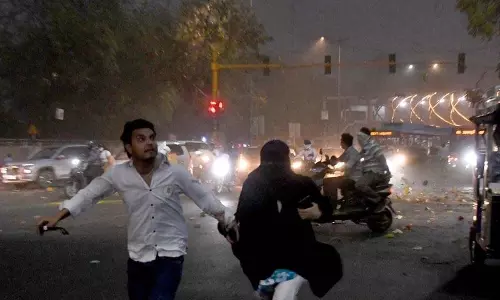 Delhi में आंधी-तूफान, विमान परिचालन प्रभावित