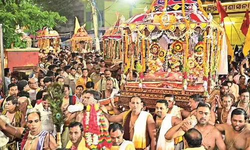 अक्षय तृतीया की रात पुरूषोत्तम की चंदनायात्रा निकली अक्षय तृतीया की रात पुरूषोत्तम की चंदनायात्रा निकली