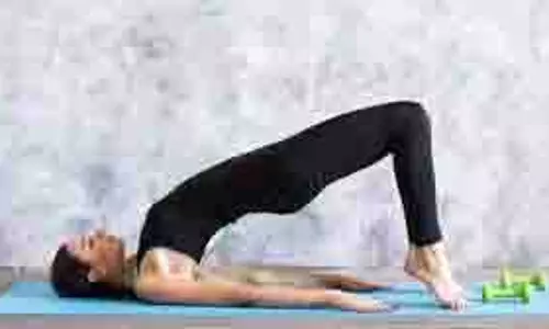Kareena Kapoor Yoga Asana: करीना कपूर रोजाना करती हैं ये योगासन, पाएं परफेक्ट फिगर के साथ ग्लोइंग स्किन Kareena Kapoor Yoga Asana: करीना कपूर रोजाना करती हैं ये योगासन, पाएं परफेक्ट फिगर के साथ ग्लोइंग स्किन