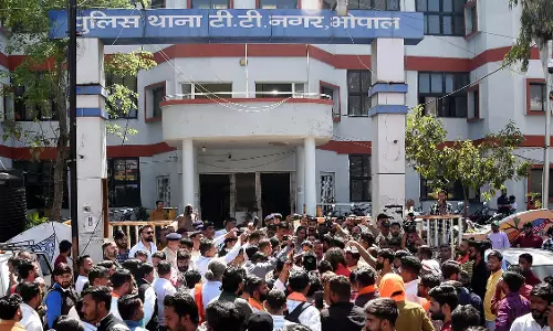 लव जिहाद की राजनीति तेज़, 2 मई को भोपाल में धरना देगी BJP लव जिहाद की राजनीति तेज़, 2 मई को भोपाल में धरना देगी BJP
