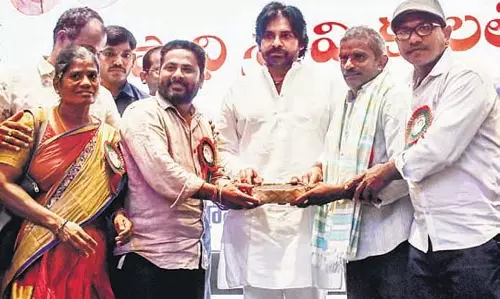 Pawan Kalyan ने कहा- मनरेगा आंध्र की ग्रामीण अर्थव्यवस्था के लिए वरदान