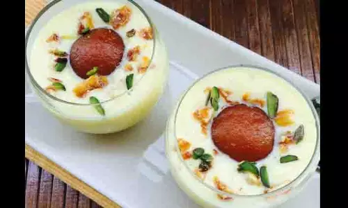 Recipe: इस गर्मी में ट्राई करें गुलाब जामुन कस्टर्ड