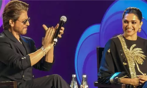 Waves Summit 2025: शाहरुख खान ने बोतल के साथ किया कुछ ऐसा, दीपिका पादुकोण का रिएक्शन देखने लायक... Waves Summit 2025: शाहरुख खान ने बोतल के साथ किया कुछ ऐसा, दीपिका पादुकोण का रिएक्शन देखने लायक...