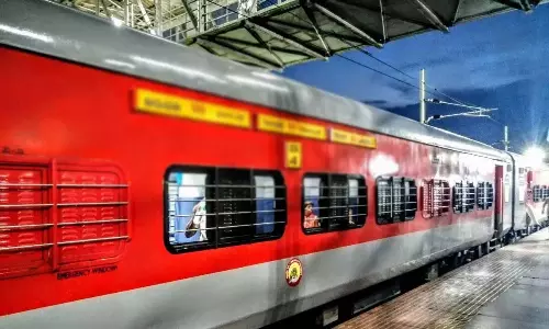 नारायणद्री एक्सप्रेस पर लुटेरों का हमला