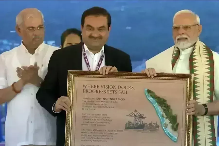 Vizhinjam अंतर्राष्ट्रीय बंदरगाह का आधिकारिक रूप से उद्घाटन किया Vizhinjam अंतर्राष्ट्रीय बंदरगाह का आधिकारिक रूप से उद्घाटन किया