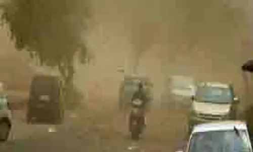 Punjab: भारी बारिश और तूफान के कारण तापमान में गिरावट Punjab: भारी बारिश और तूफान के कारण तापमान में गिरावट
