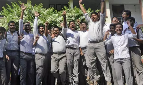पश्चिम बंगाल माध्यमिक शिक्षा बोर्ड ने 10वीं का रिजल्ट जारी किया, इस बार लड़कों ने मारी बाजी पश्चिम बंगाल माध्यमिक शिक्षा बोर्ड ने 10वीं का रिजल्ट जारी किया, इस बार लड़कों ने मारी बाजी