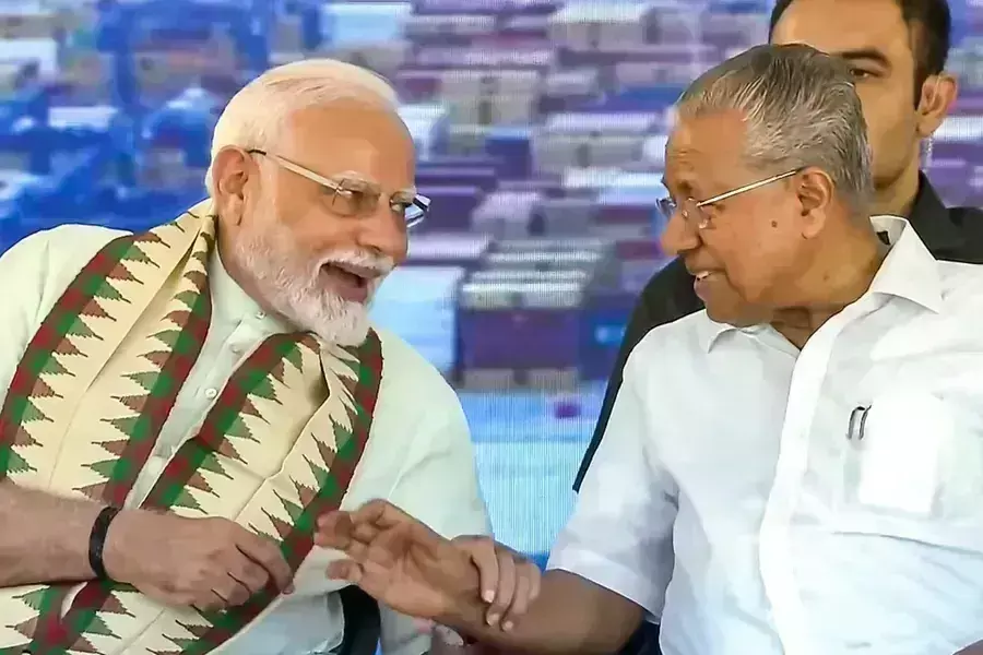 Vizhinjam बंदरगाह कार्यक्रम में पीएम मोदी का तंज सीएम ने केरल के योगदान पर जोर Vizhinjam बंदरगाह कार्यक्रम में पीएम मोदी का तंज सीएम ने केरल के योगदान पर जोर
