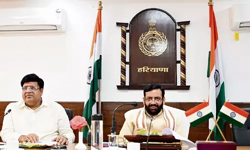 Saini ने बजट प्रगति की समीक्षा की, शीघ्र कार्यान्वयन का आह्वान किया