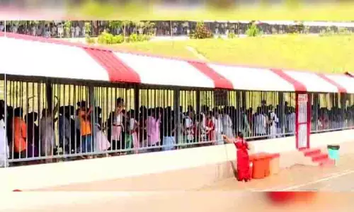 Tirumala तिरुपति मंदिर में निशुल्क दर्शन के लिए भक्तों को 24 घंटे इंतजार करना पड़ता