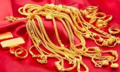 दो दिनों में सोने की कीमतों में 1,800 रुपये की गिरावट