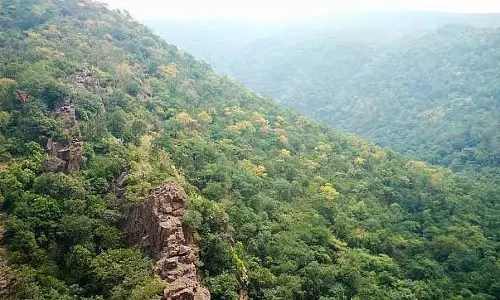 Sandur : अयस्क ब्लॉक की नीलामी पुरानी अन्वेषण रिपोर्ट पर आधारित Sandur : अयस्क ब्लॉक की नीलामी पुरानी अन्वेषण रिपोर्ट पर आधारित