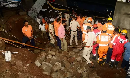 AP: सिंहाचलम मंदिर की दीवार ढहने के बाद आरोपों की झड़ी