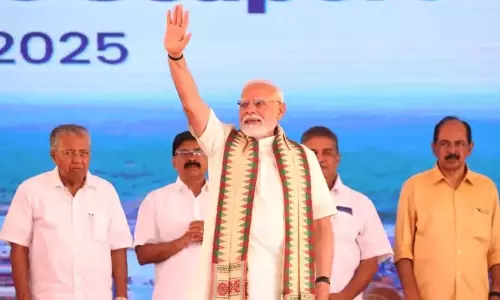 प्रधानमंत्री ने विझिनजाम अंतर्राष्ट्रीय बंदरगाह राष्ट्र को समर्पित किया प्रधानमंत्री ने विझिनजाम अंतर्राष्ट्रीय बंदरगाह राष्ट्र को समर्पित किया