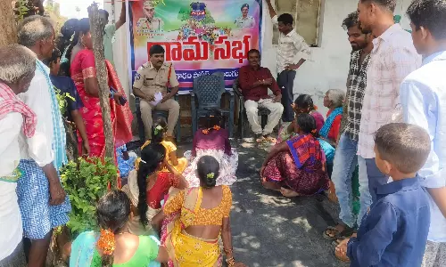 Mulugu: सार्वजनिक मुद्दों को सुलझाने के लिए पुलिस ग्राम सभा आयोजित Mulugu: सार्वजनिक मुद्दों को सुलझाने के लिए पुलिस ग्राम सभा आयोजित